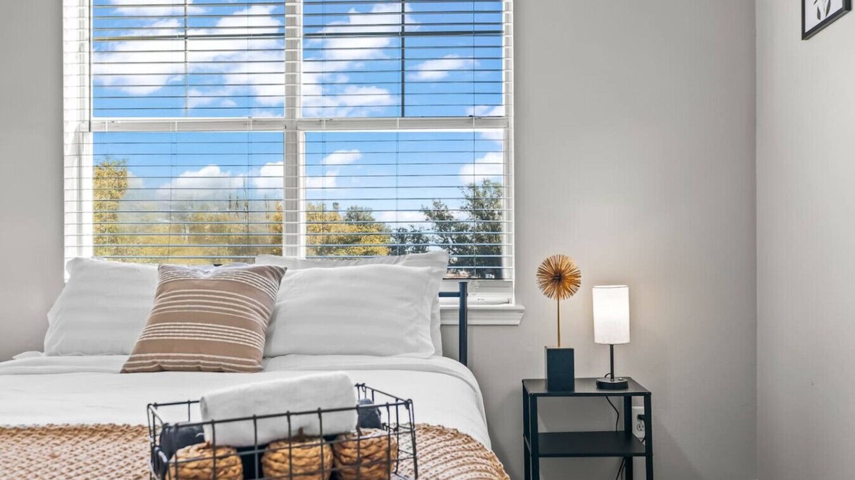 Fossil Creek Apartment | Modern Premium Stay 2BR 2BA Apartment with Style
