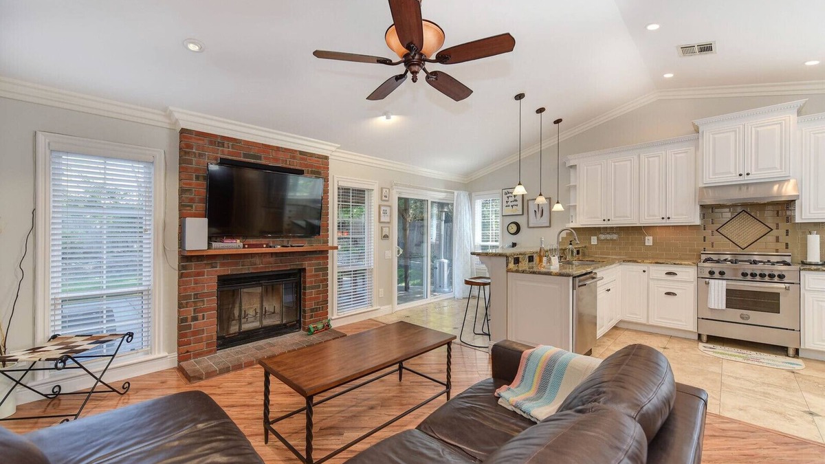 Antelope House | Modern private 3 bed/2 bath home close to freeway/shopping/dining
