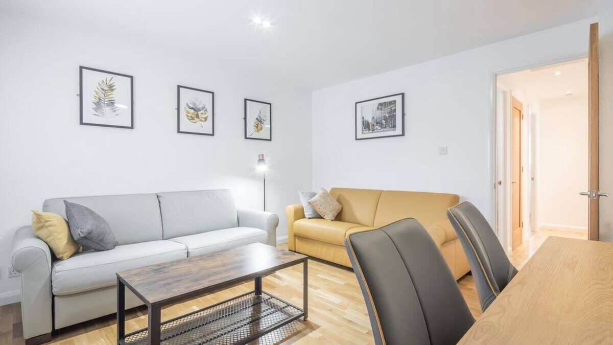 Cherry Hinton Apartment | Modern & Private - Free Parking!
