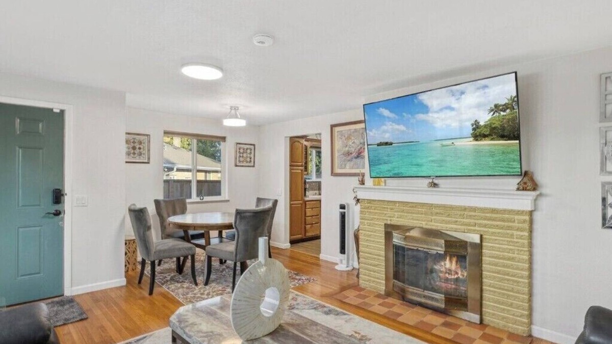 Highline House | Modern Private Getaway Near SeaTac & Downtown!