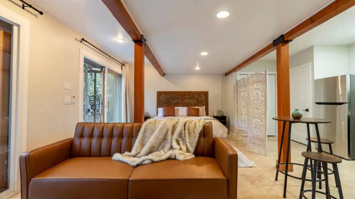 Calabasas Apartment | Modern Private Guest Suite in Tranquil Topanga