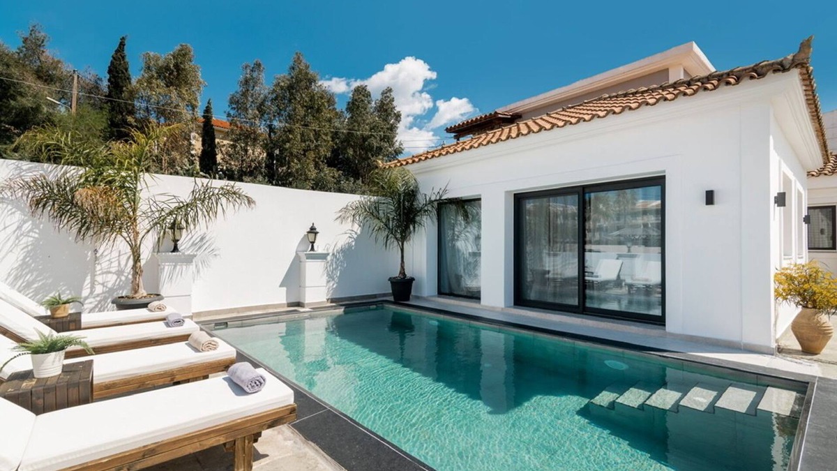 Kalamaki Villa | Modern Private Villa, 5 minutes from the beach!