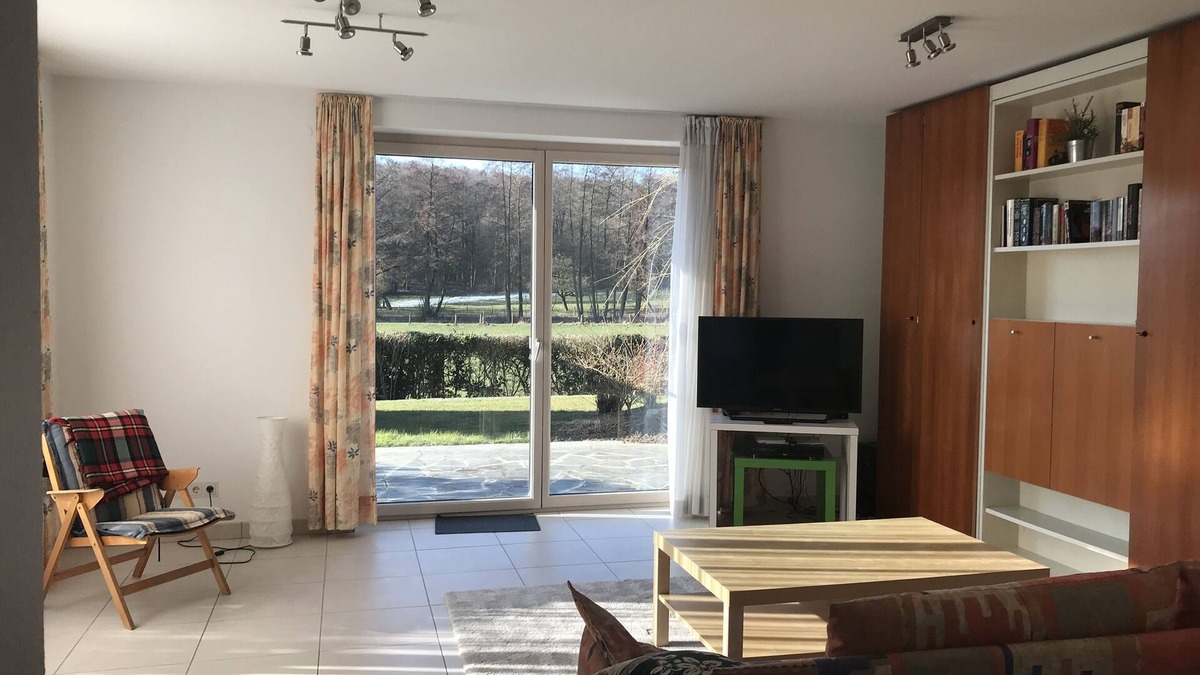 Friedrichsdorf Apartment | Modern, quiet apartment in the countryside - in 30 minutes by train to Messe Frankfurt