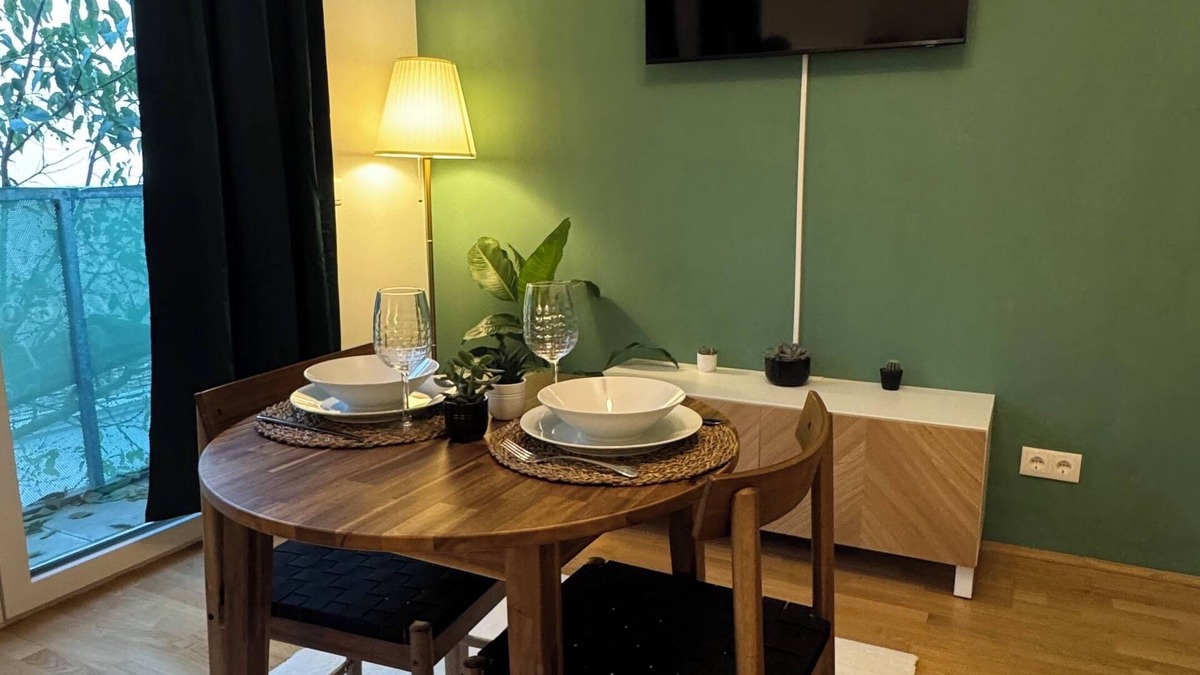 Favoriten Condo | Modern & quiet apartment with balcony