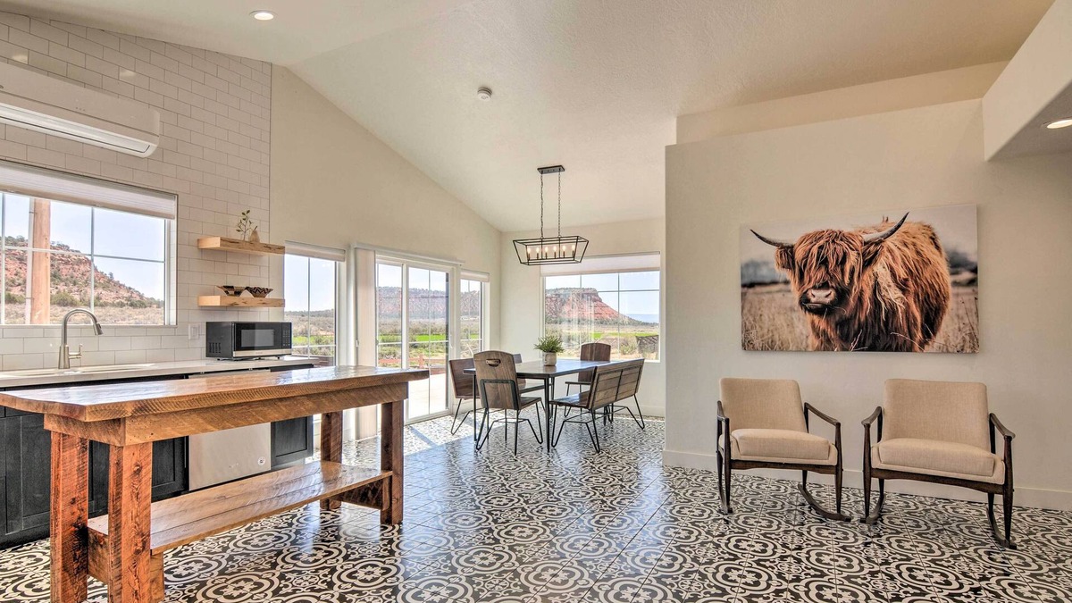 Kanab House | Modern Ranch House w/Fire Pit & Valley Views