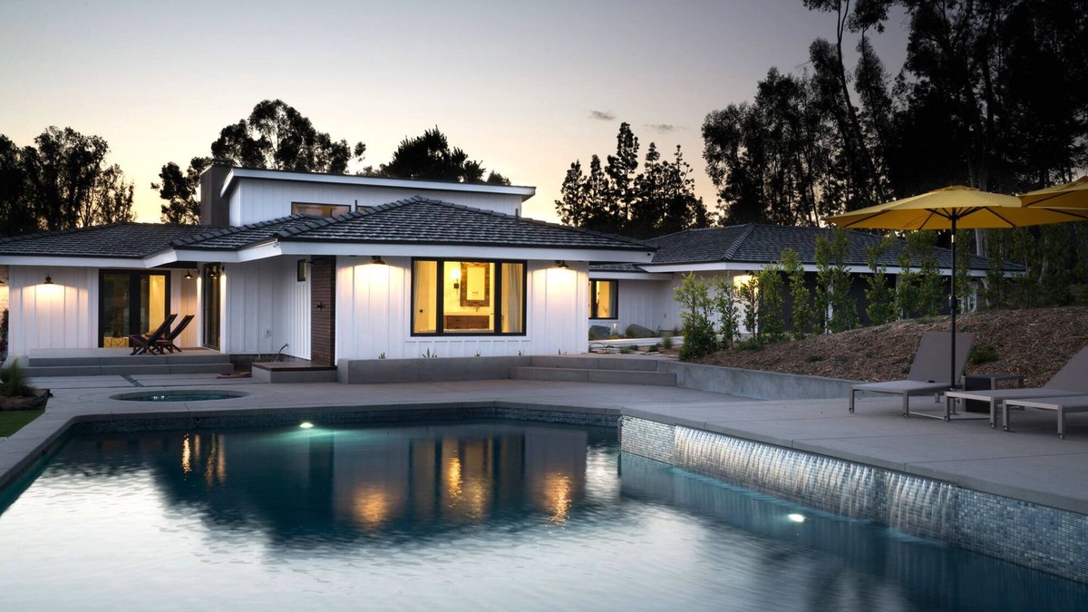 Covenant House | *MODERN RANCH LUXURY* - POOL and BEACH - *Encinitas - Del Mar Track*