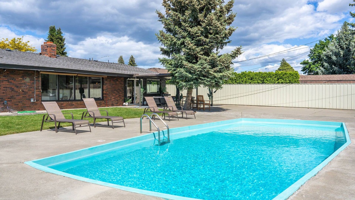Spokane House | Modern Rancher Oasis I Gorgeous Pool