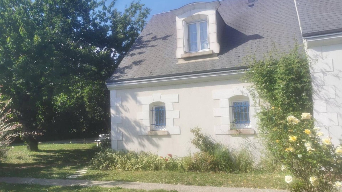 Amboise Cottage | Modern rental in Amboise with pool, garden, and wifi