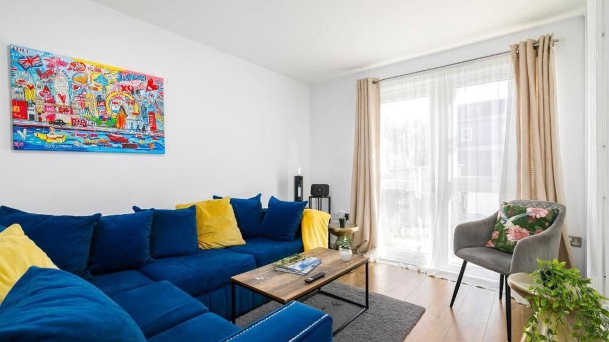 Vassall House | Modern Retreat - 3 Beds - Parking - Wifi - 15 mins to tube