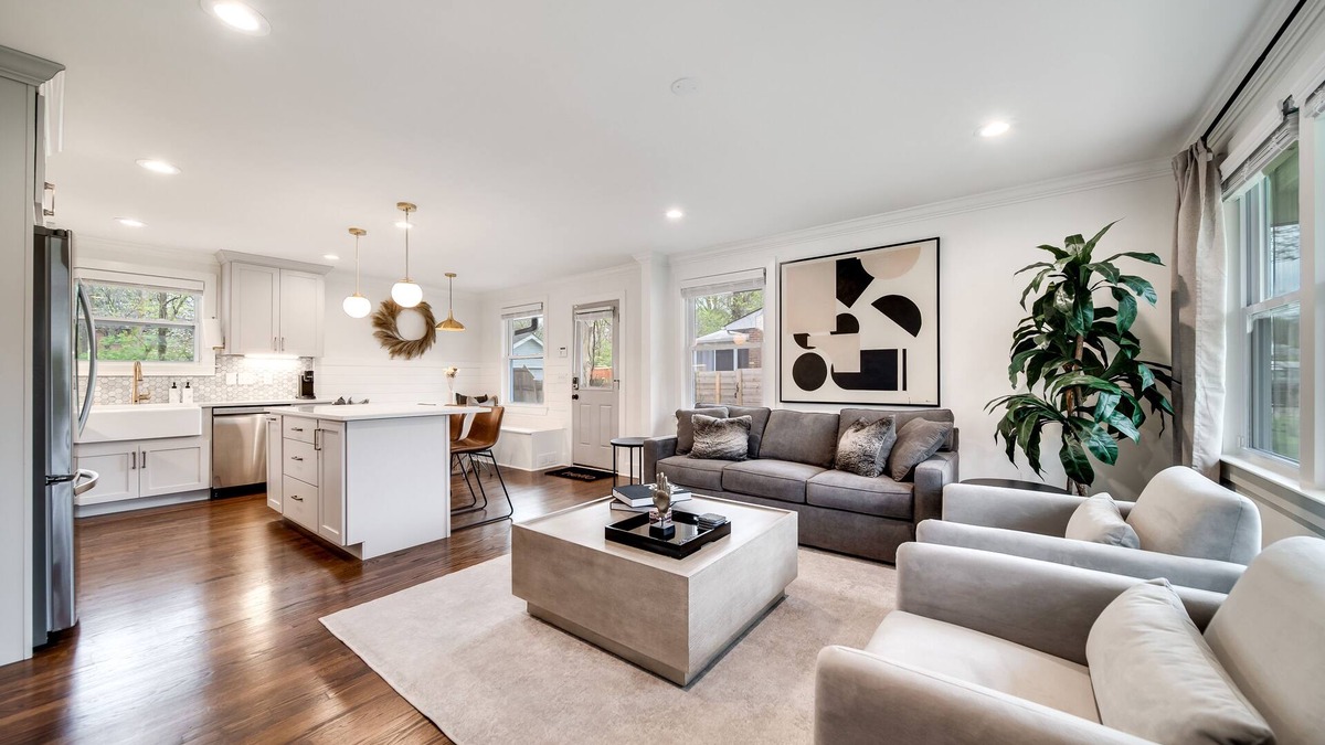 Nashville House | Modern Retreat in Central Nashville Location