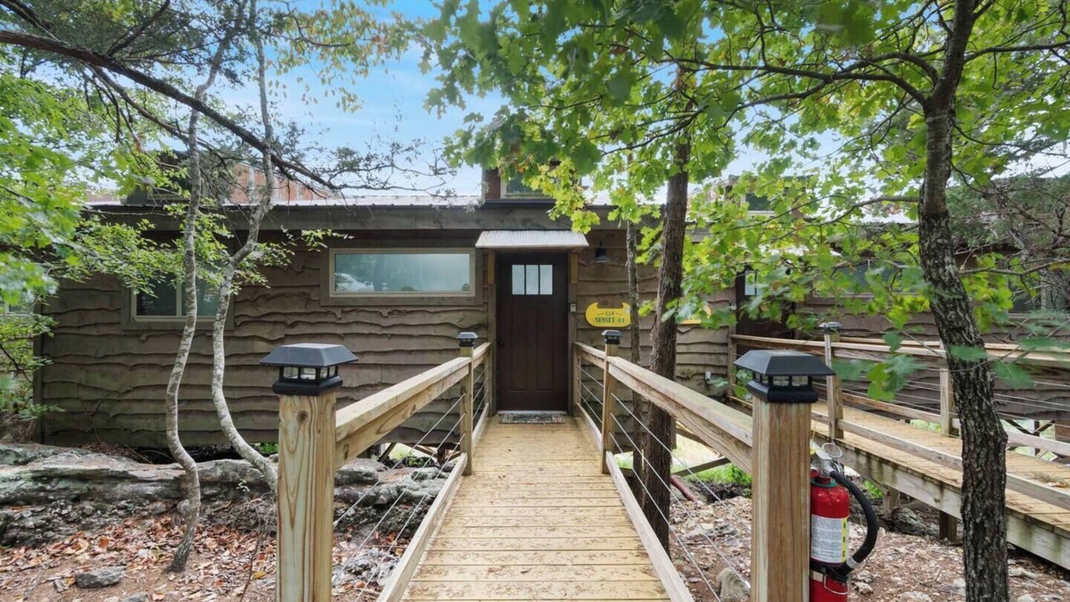 Eureka Springs Apartment | Modern Retreat, King Suite, River Views