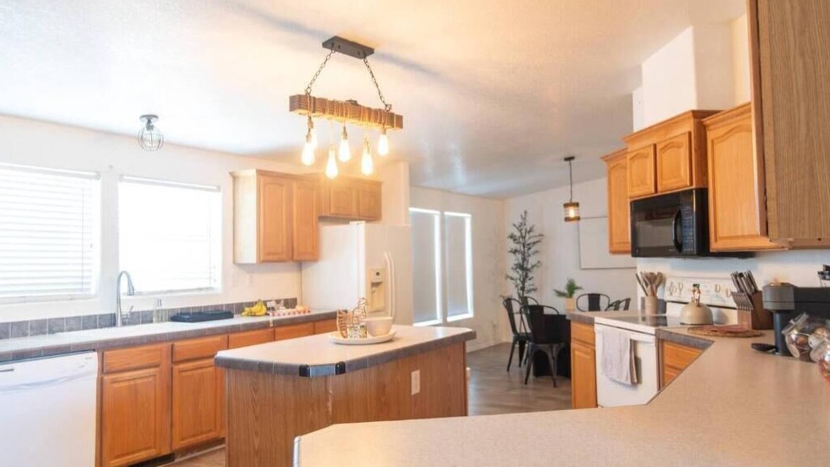Crystal House | Modern Retreat near Death Valley w/scenic mountain views & stargazing