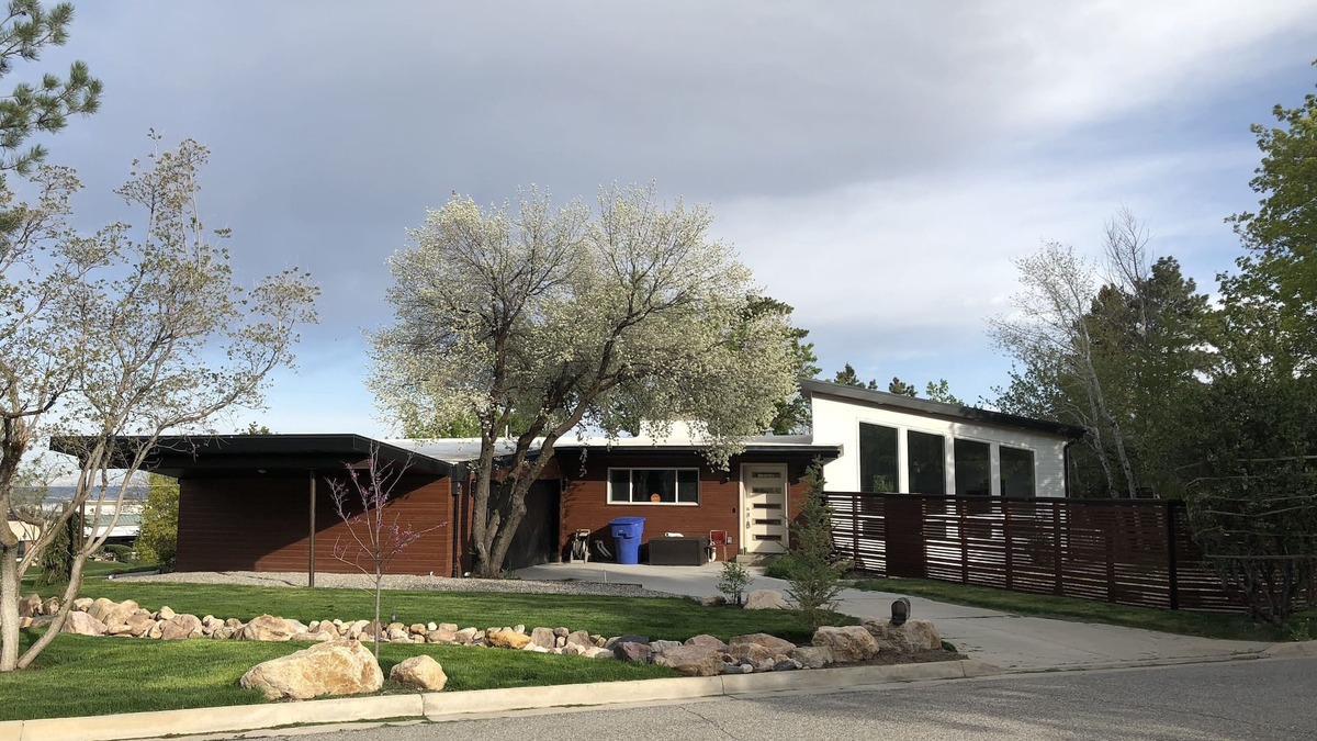 Olympus Cove House | Modern Retreat with Views! Hike, Golf, Ski & Games - Sleeps 8