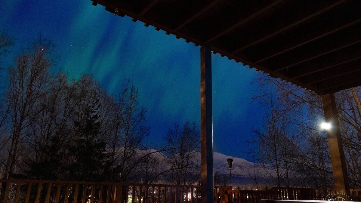 Northeast Anchorage Condo | Modern-Retro Jazzy Alaskan Casa, Enormous Deck