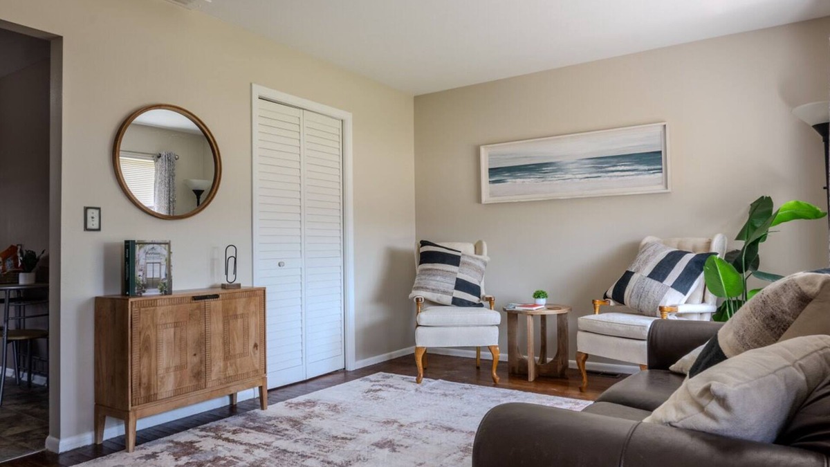 Wyandotte House | Modern River Retreat Near Airport, Hospitals, Corporations
