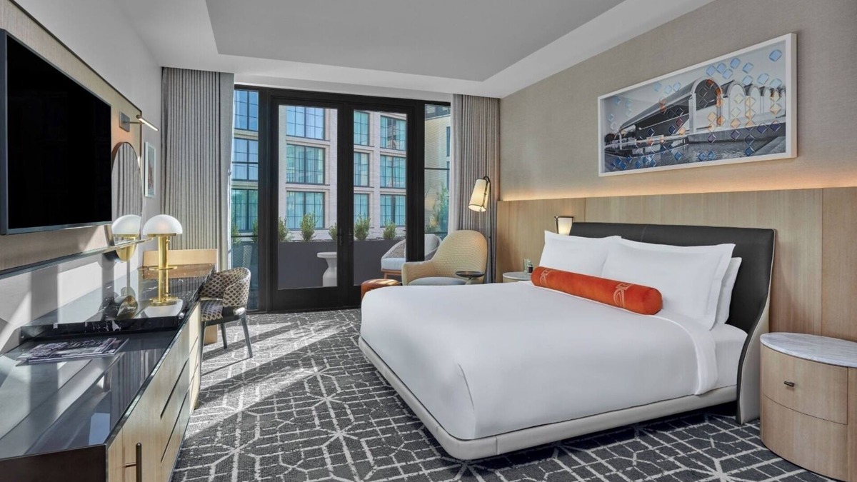 Fort Worth Cultural District Hotel | Modern Room w/Balconies Perfect for Art Enthusiasts