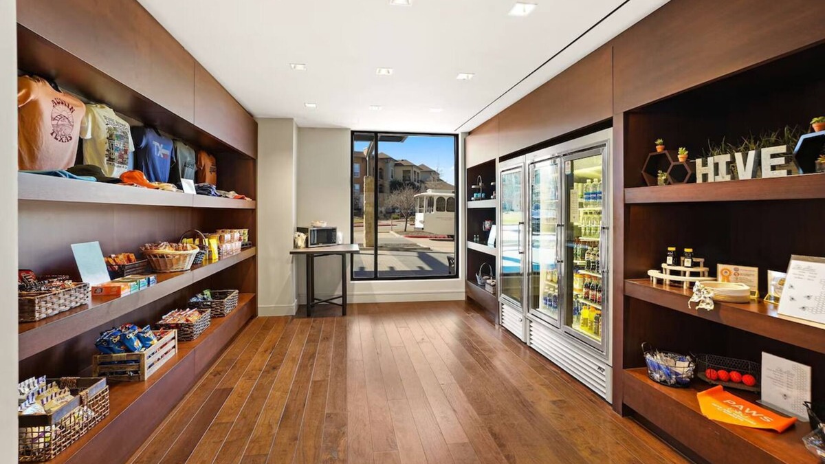 Bee Cave Hotel | Modern Room w/Scenic Rooftop Dining, Cozy Atmosphere, & Outdoor Pool
