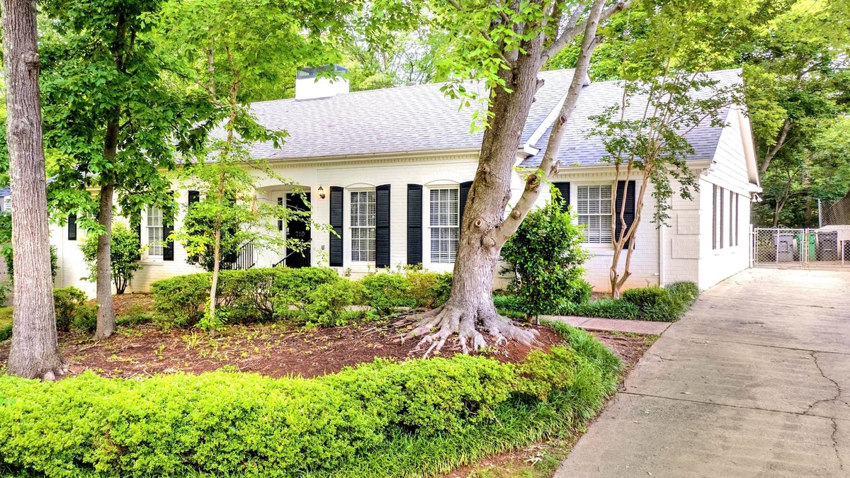 Charlotte House | Modern/Rustic style Ranch in South CLT w King en Suite, Fenced In, Large Deck!