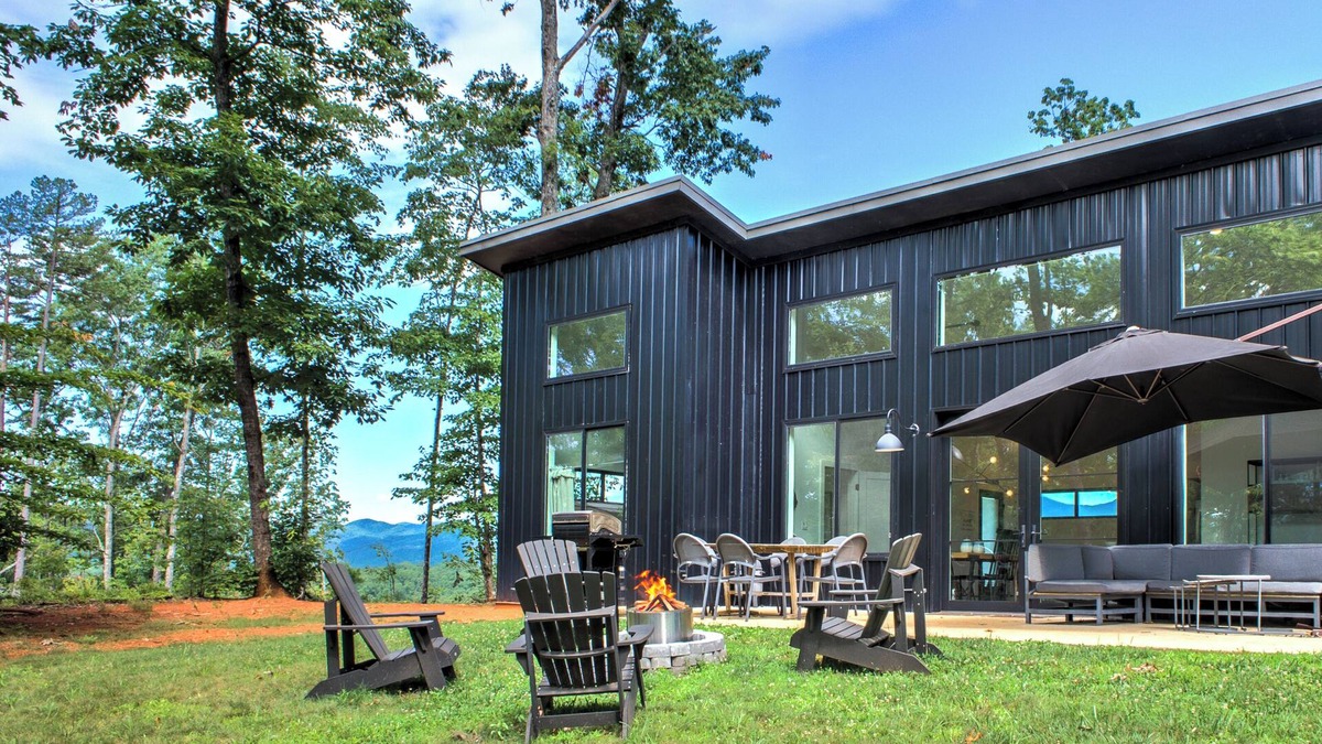 Old Fort House | Modern Sanctuary| Modern Amenities Amidst Rustic Charm
