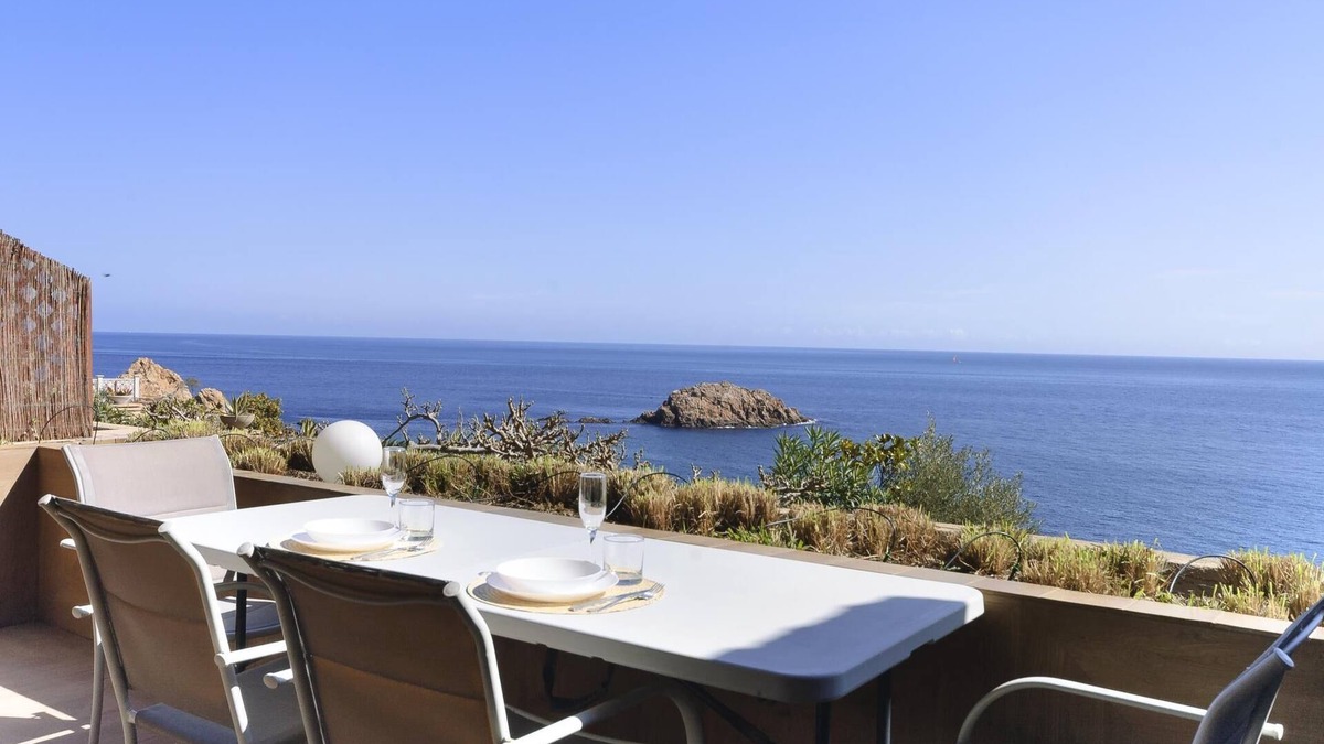 Tossa de Mar Apartment | MODERN SEA VIEWS APARTMENT with POOL