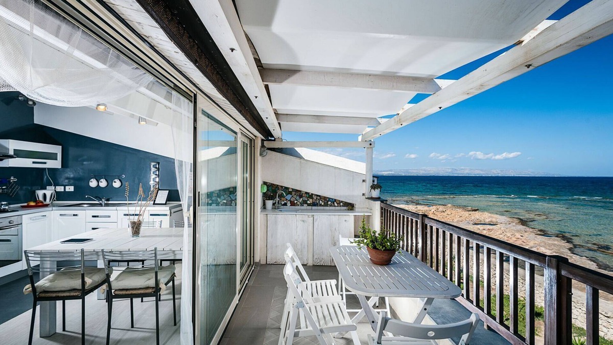 Marzamemi Apartment | Modern seafront apartment with panoramic terrace