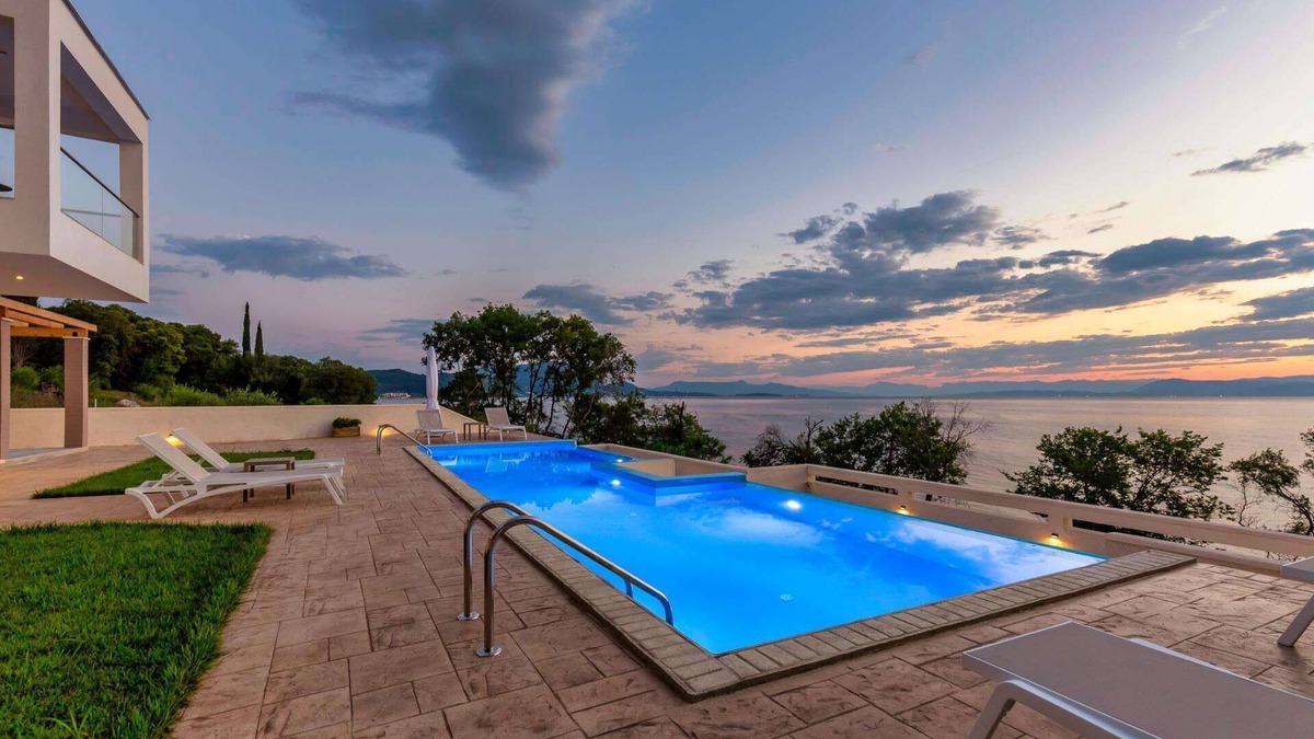 Agia Pelagia Chlomou Villa | Modern Seafront Villa, A/C, Private Pool, Amazing Sea Views & Beautiful Sunrises - 30m from the Sea!
