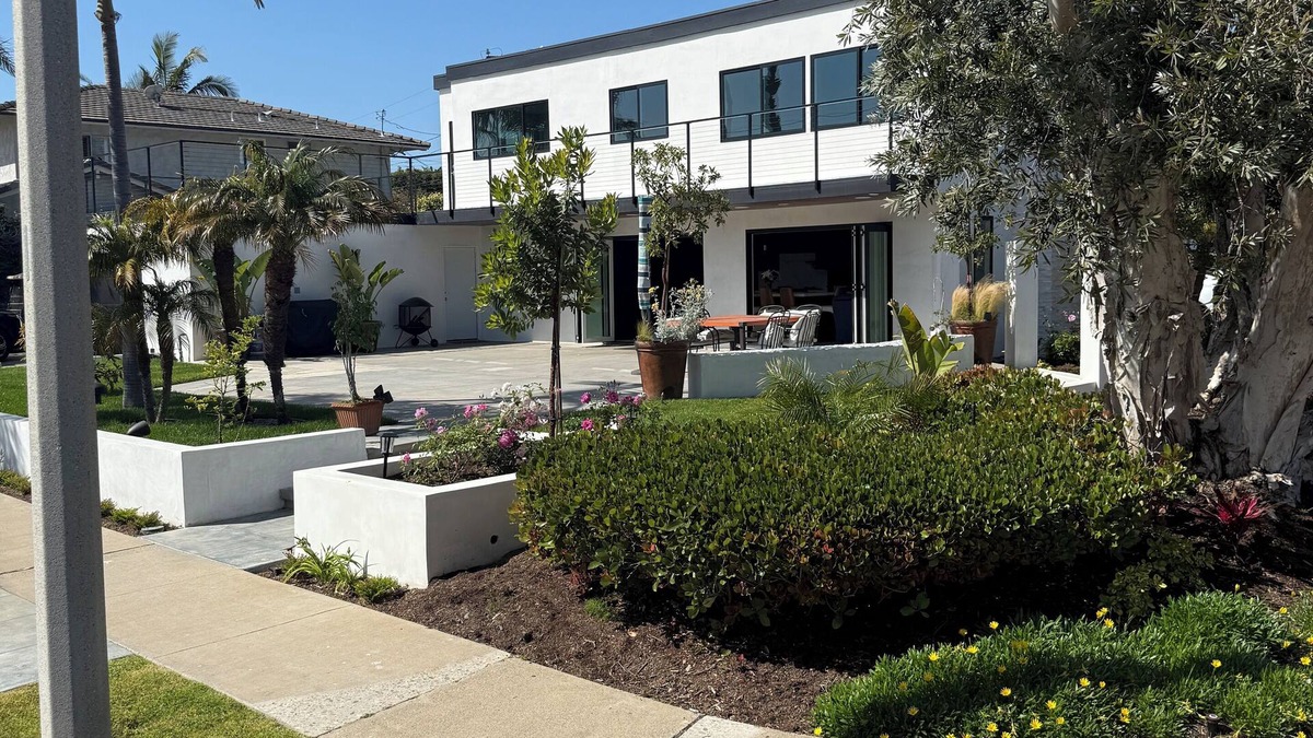 Seal Beach House | Modern Seal Beach Retreat Walk to Pier Relax & Explore OC Attractions