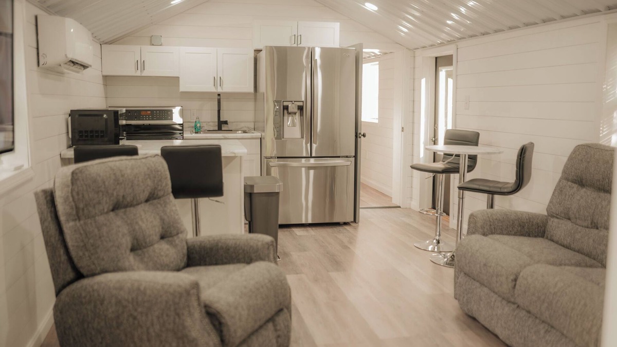 Greensburg Cabin | Modern Secluded Riverfront Cabin