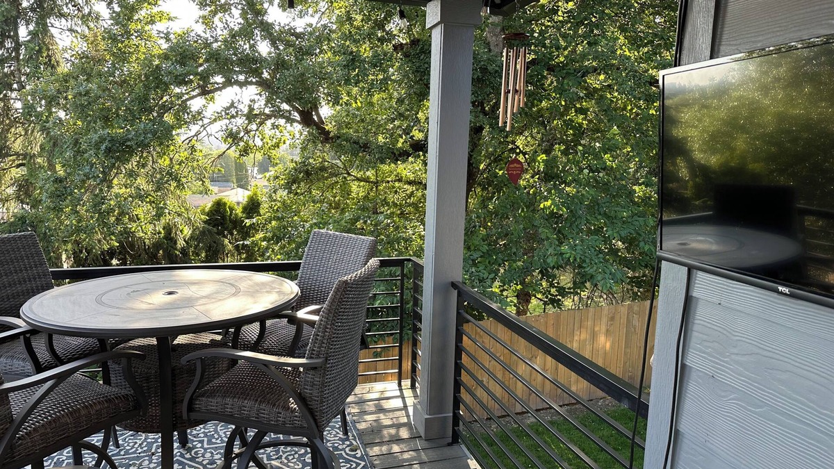 La Center House | Modern spacious 4-bdrm. house in beautiful La Center, with AC & pets allowed.