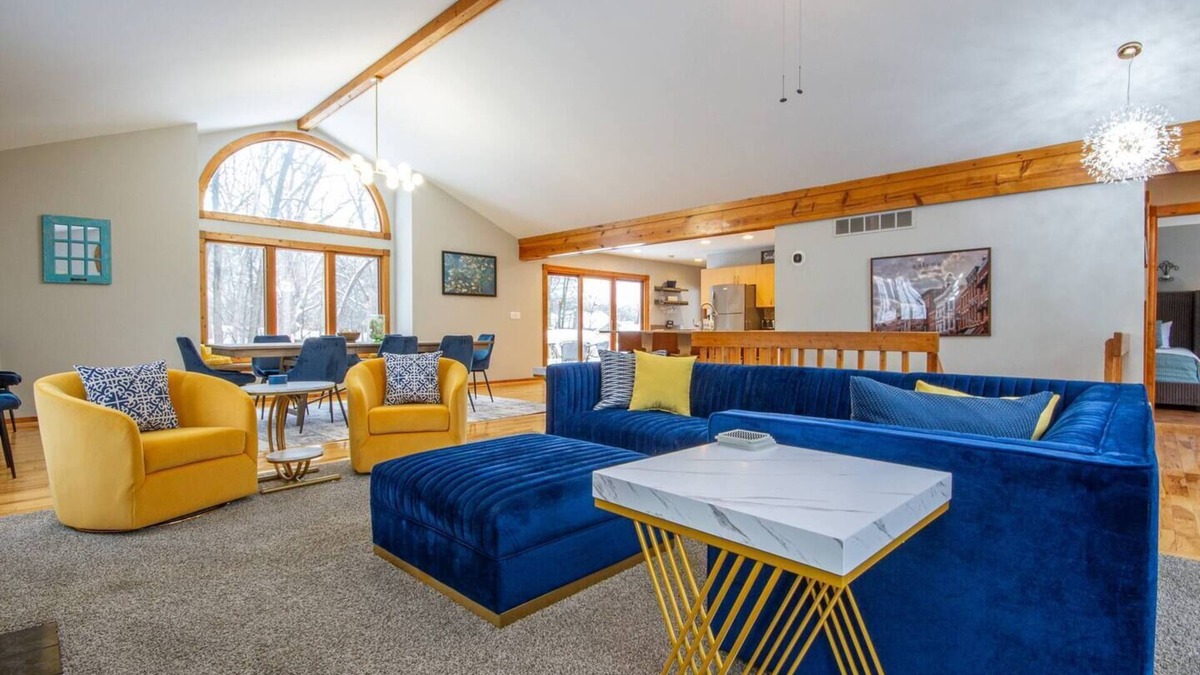 The Galena Territory House | Modern spacious 4 bedroom retreat with 3 en-suites and all year round hot tub