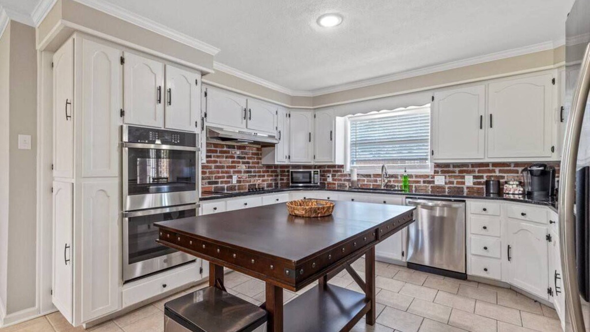 Prien House | Modern Spacious 4 Bedroom Home