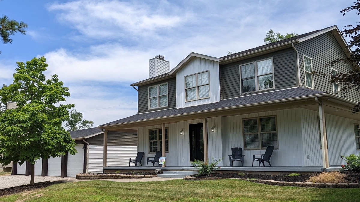 Nashport House | Modern & spacious 5-bedroom home w/jacuzzi - minutes from the lake!