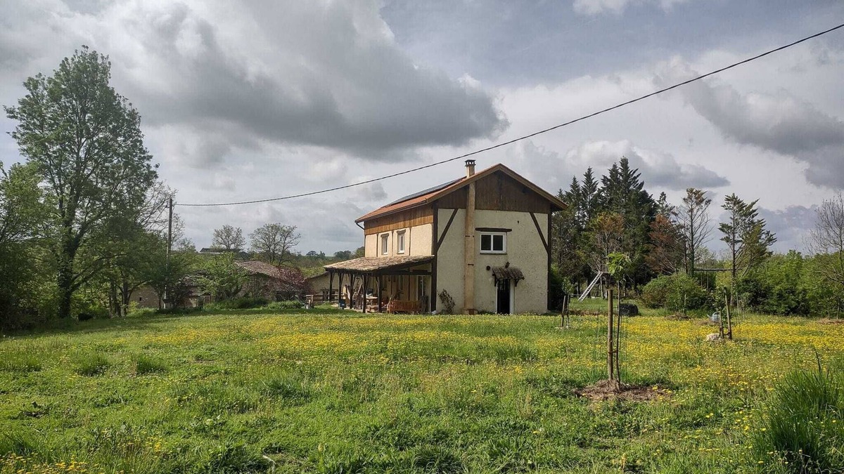 Paulhiac House | Modern spacious barn conversion surrounded by nature with shared swimming pool