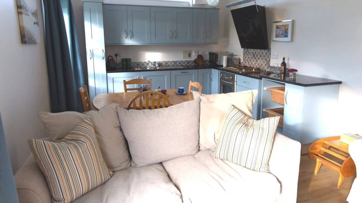 Athenry Apartment | Modern Spacious Bright Selfcontained Garden Rooms