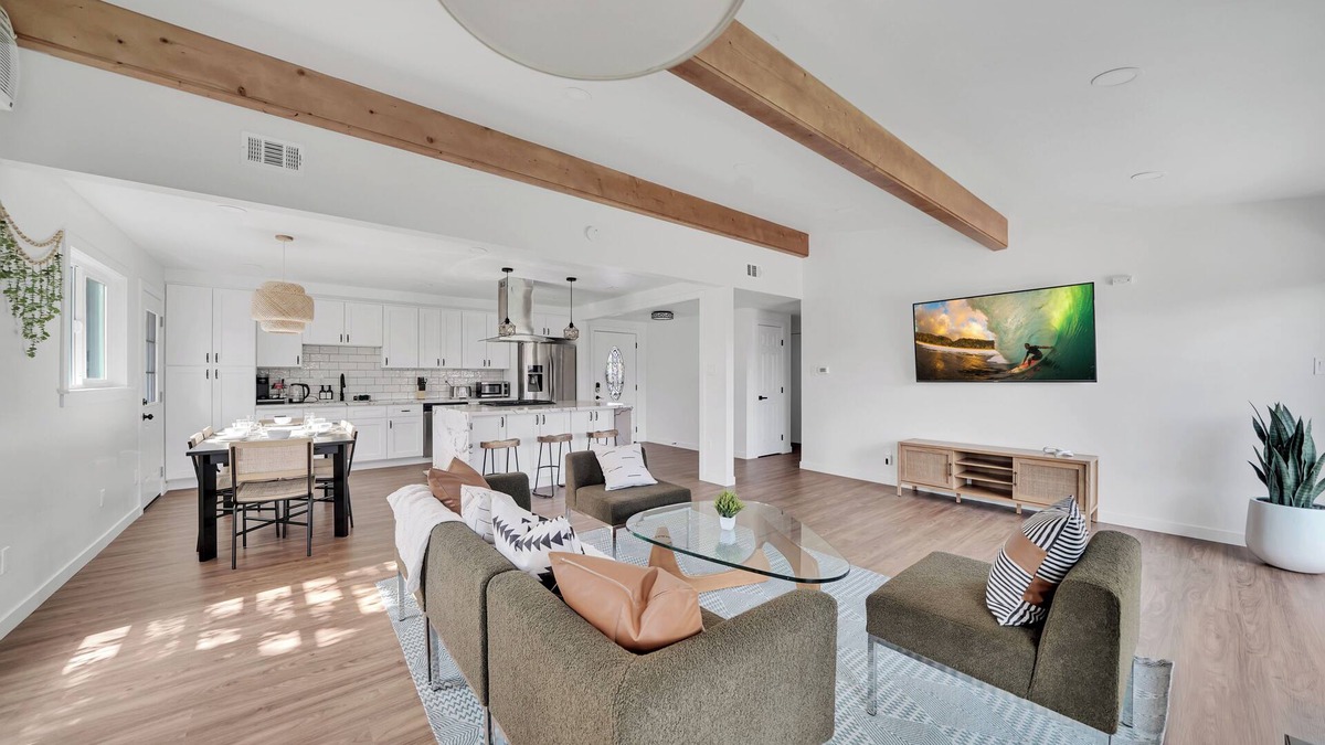 Northwest Anaheim House | Modern Spacious Disney Arcade Pool House