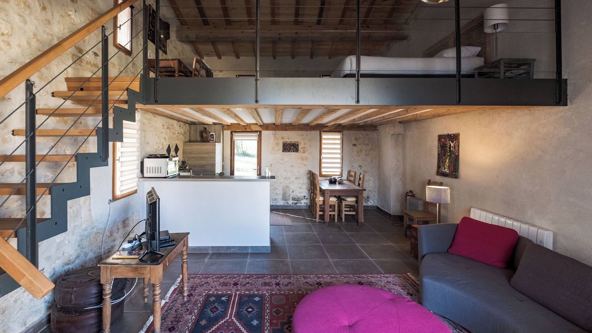Soyaux House | Modern, spacious, original stone, garden, communal pool, BBQ