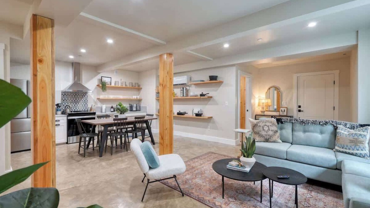Mississippi District Apartment | Modern Spanish 3BR | Steps to Mississippi