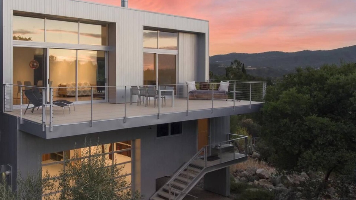 Ojai House | Modern spiritual oasis in East End orange groves