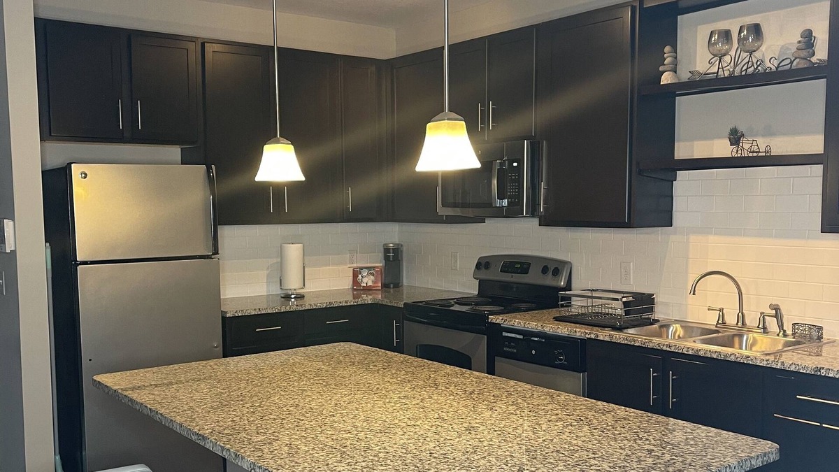 Lakes of Forest Hill Apartment | ✨Modern Stay ✨