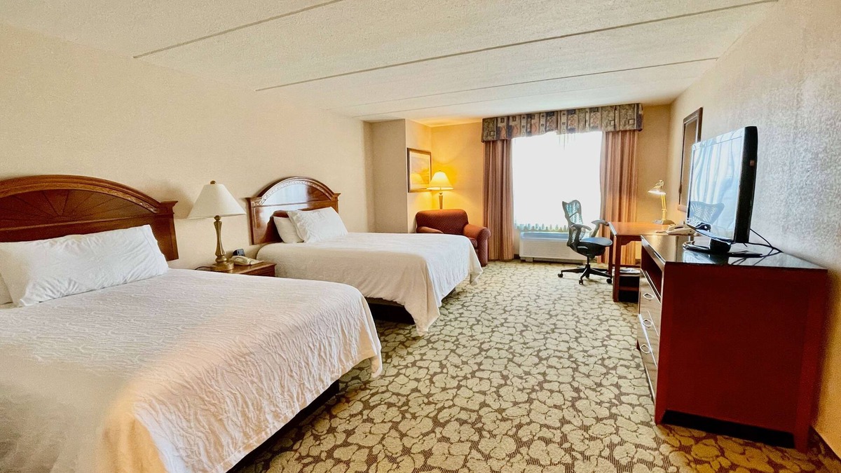 Chinatown Hotel | Modern Stay with Free Breakfast and Outdoor Pool Close to Houston Hotspots
