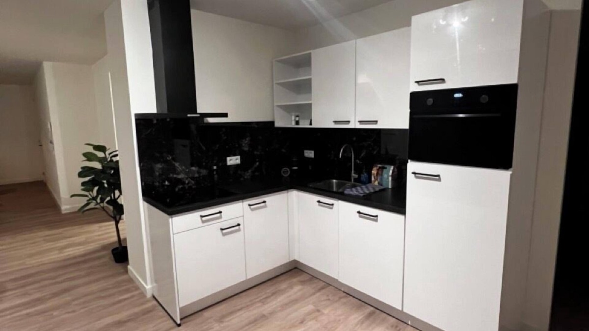 Goirle Apartment | Modern stay with parking, WiFi, and a full kitchen near Goirle’s shops and scenic trails.