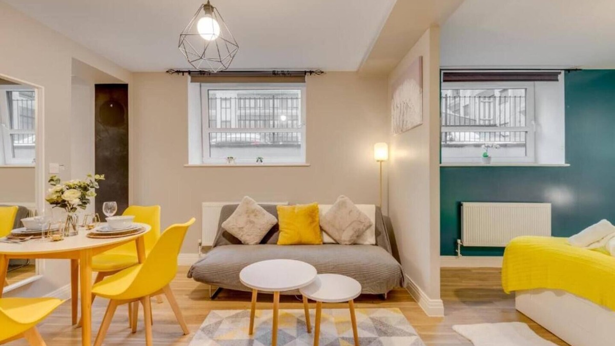 Stevenage Apartment | Modern Stevenage flat town centre 4people family
