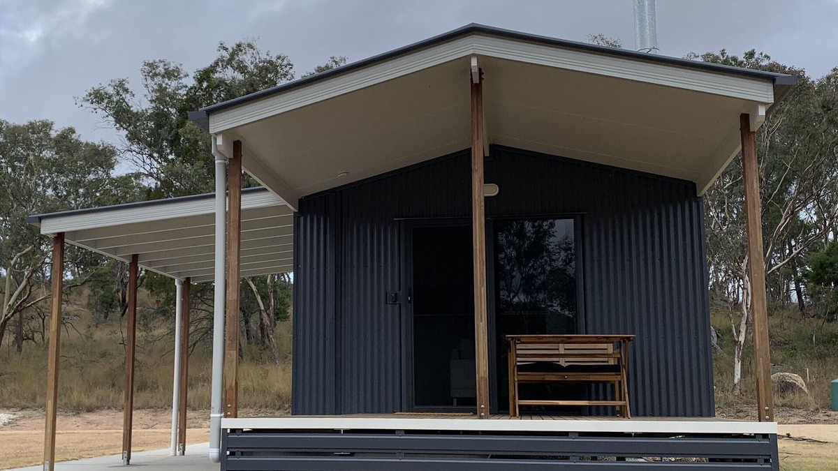 Ballandean Cabin | Modern studio cabin set amongst vineyards, bushland and grazing paddocks.