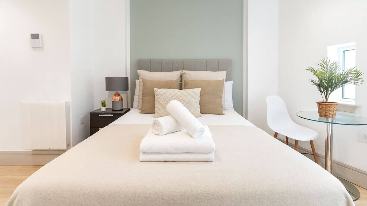 Grove Apartment | Modern Studio Flat in Kingston