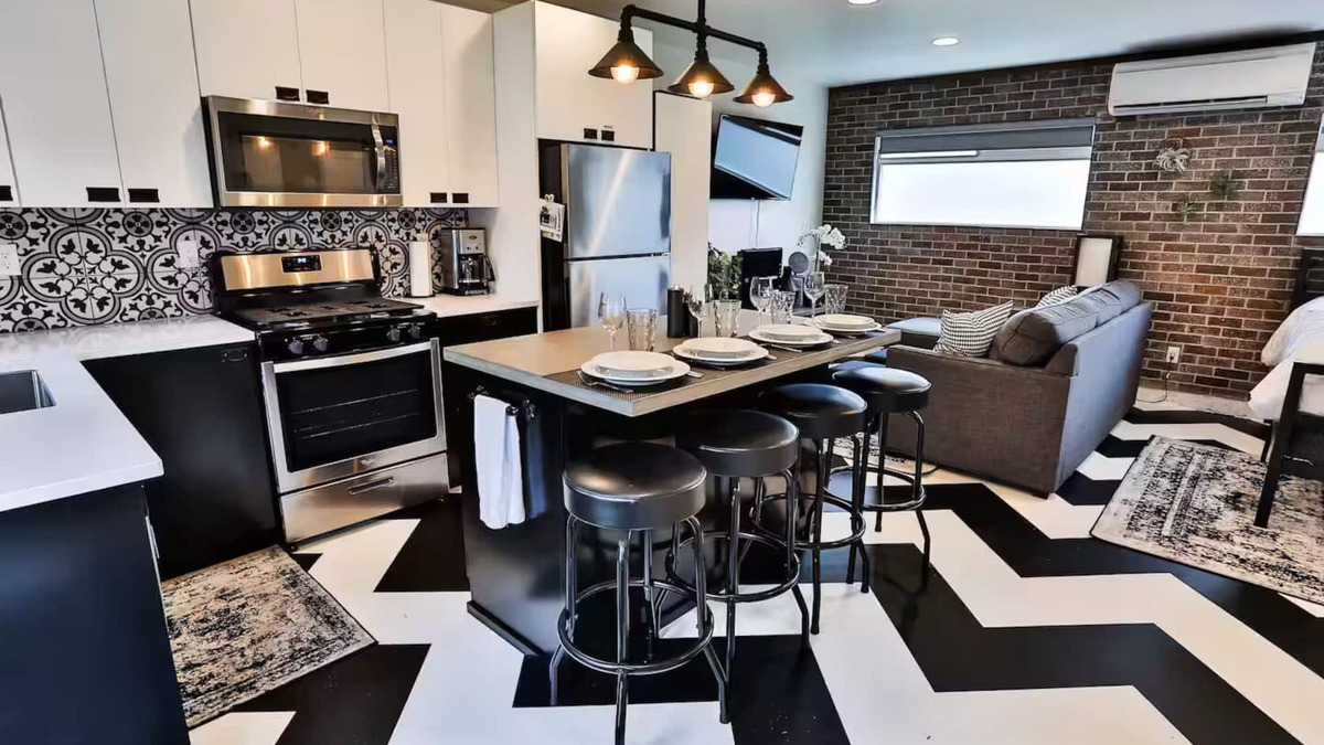 Kenton Apartment | Modern Studio in Terrific Portland with AC, WiFi