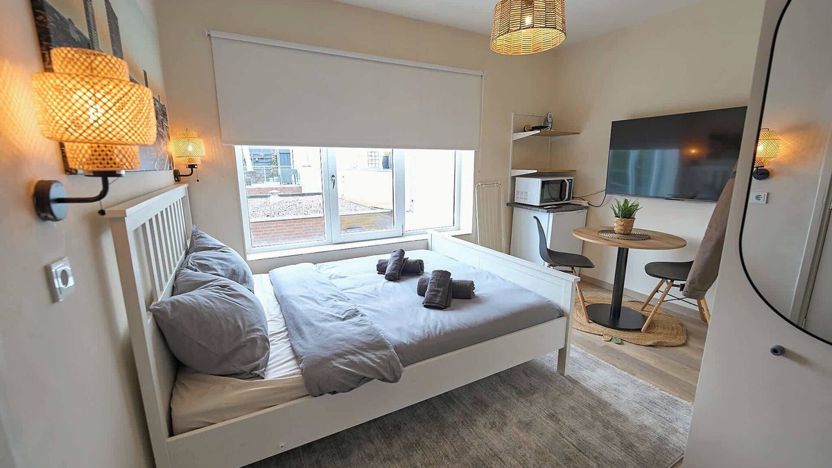 Stratum Apartment | Modern Studio in Vibrant Eindhoven