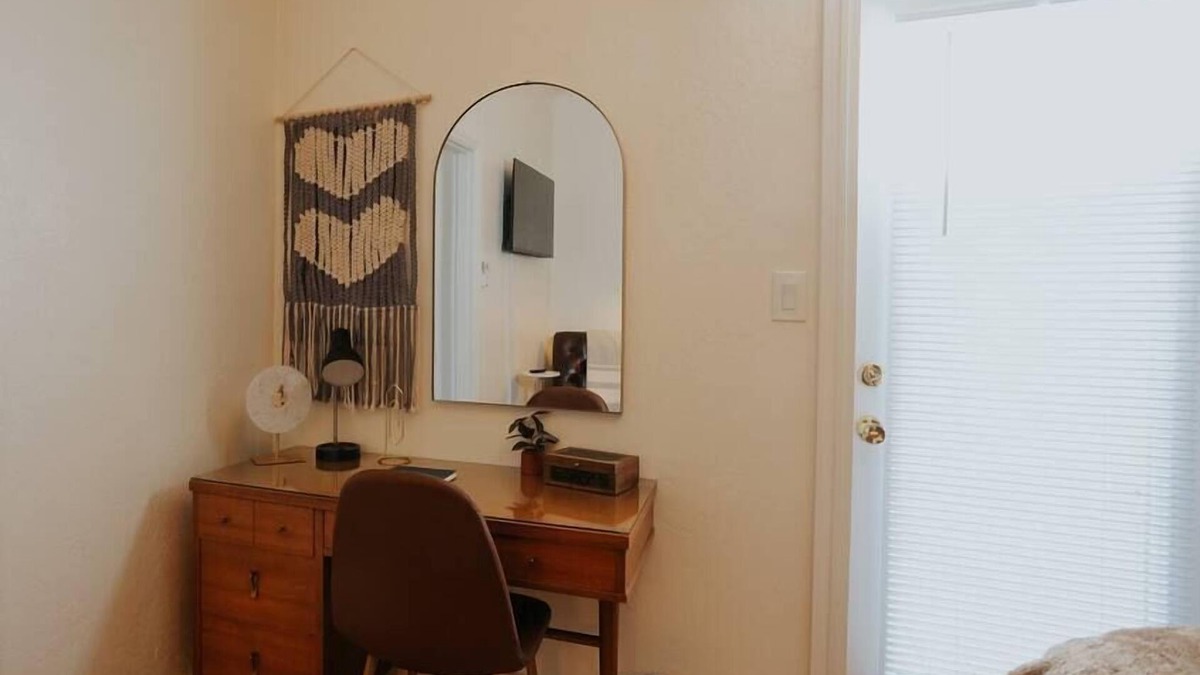 Medford Apartment | Modern Studio unit next to downtown Medford. Features a plush King bed, private outdoor space, fast WiFi, and a well-equipped mini-kitchen. Perfect for couples or solo travelers.