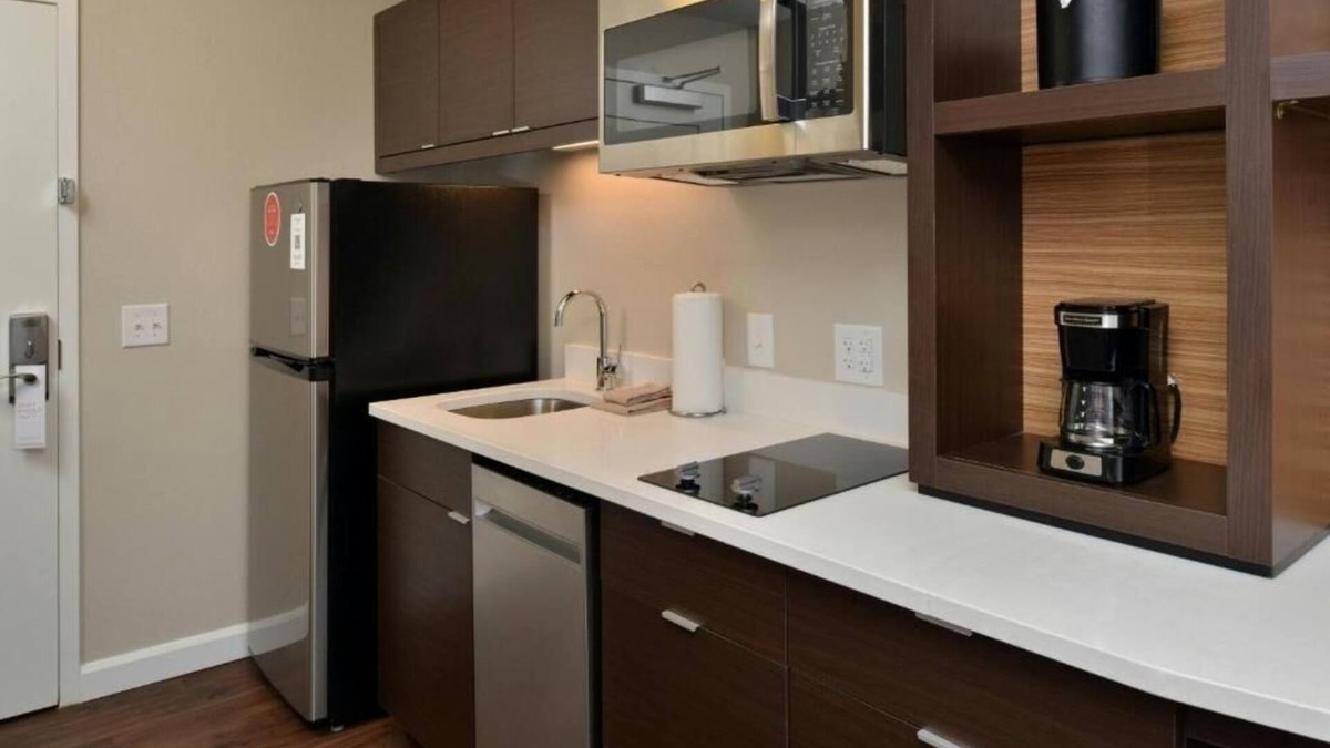 Morrisville Hotel | Modern Studio w/Full Kitchen – Close to RDU Airport with Free Breakfast
