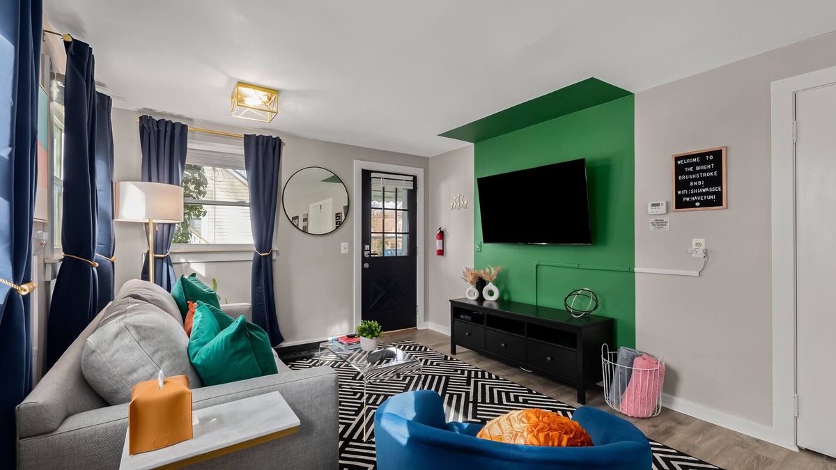 Fenton House | Modern & Stylish Fenton Retreat: Walk to Downtown!