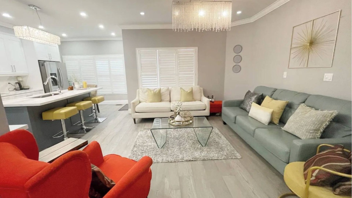 Churchill Meadows House | Modern & Stylish Fully Furnished 5 Bedroom Home